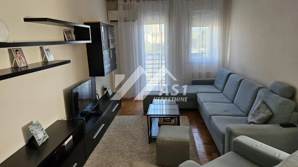 Izdavanje, četvorosoban stan, 82m², Bulevar Evrope, Novi Sad Sve Podlokacije