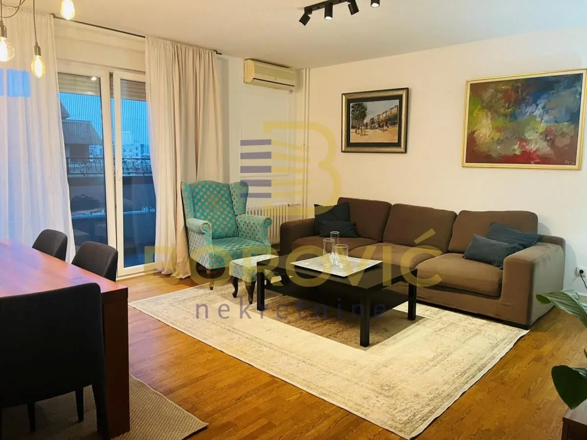 Izdavanje, trosoban stan, 90m², Kalenić Pijaca, Vračar Sve Podlokacije