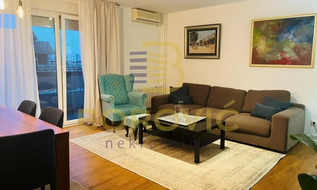 Izdavanje, trosoban stan, 90m², Kalenić Pijaca, Vračar Sve Podlokacije