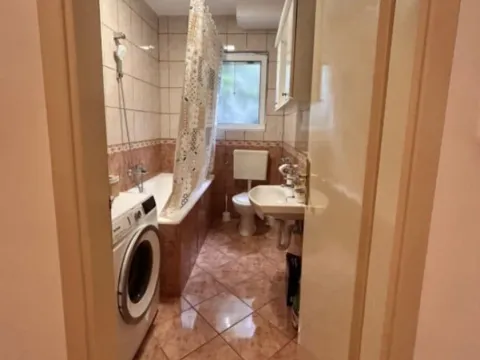 Izdavanje, dvosoban stan, 100m², Kalimanj, Tivat - image 8