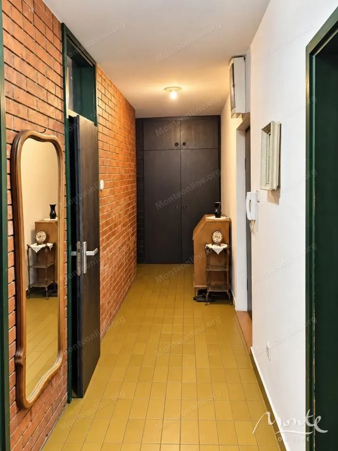 Prodaja, trosoban stan, 97m², Blok 5, Podgorica