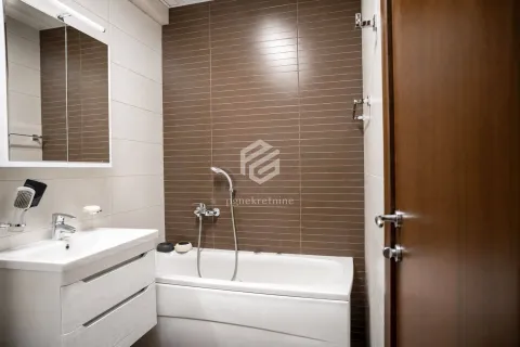 Rent, three bedroom apartment, 140m², Krivi Most, Podgorica - image 20