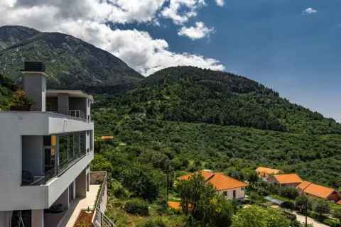 View from the terrace towards the mountain landscape and surrounding houses. - image 6
