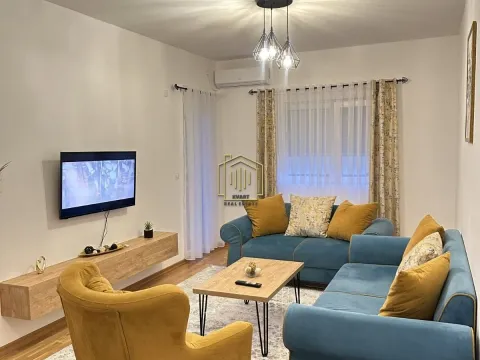 Izdavanje, dvosoban stan, 76m², Tuški Put, Podgorica