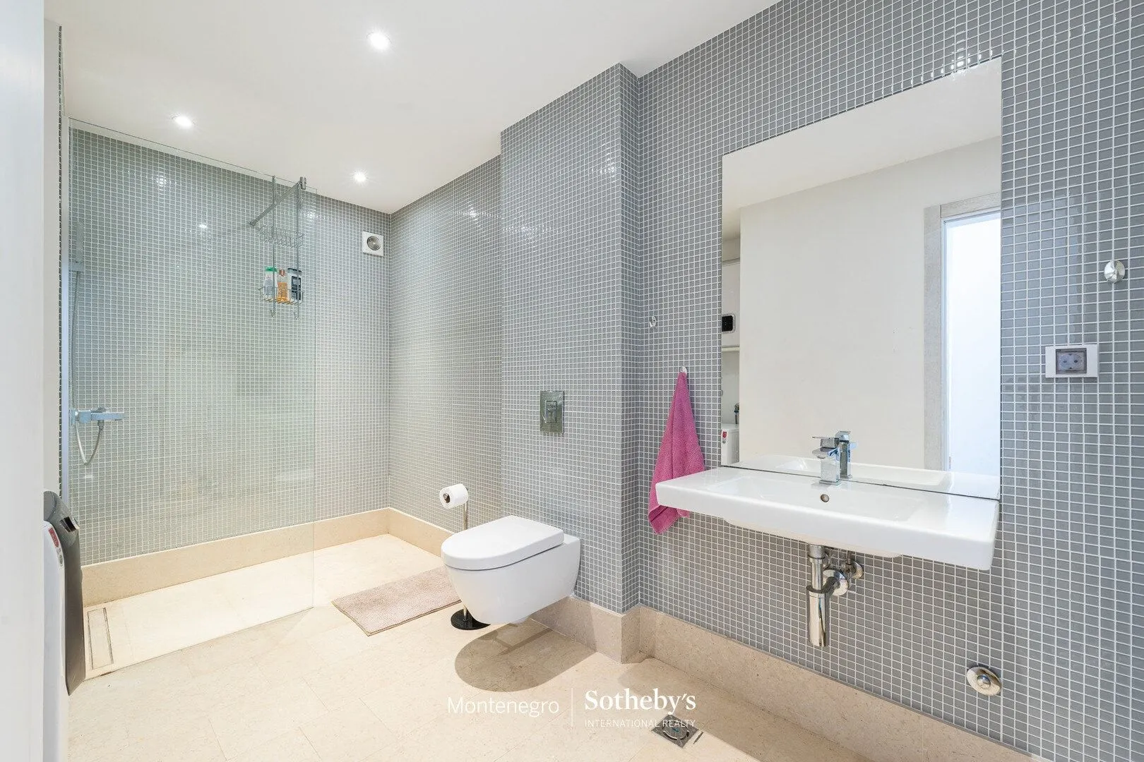 Sale, one bedroom apartment, 85m², Rafailovići, Budva