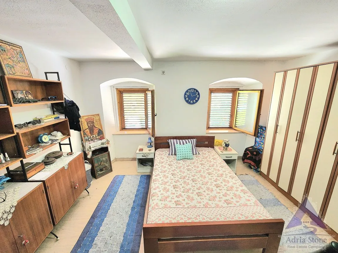 Prodaja, četvorosoban stan, 115m², Škaljari, Kotor