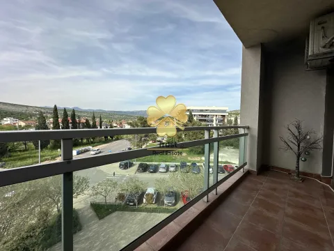 Izdavanje, trosoban stan, 100m², Blok 9, Podgorica - image 3