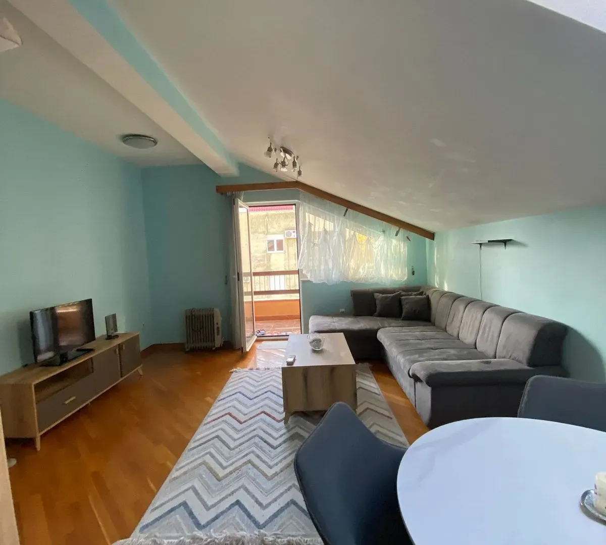 Izdavanje, jednosoban stan, 50m², City Kvart, Podgorica