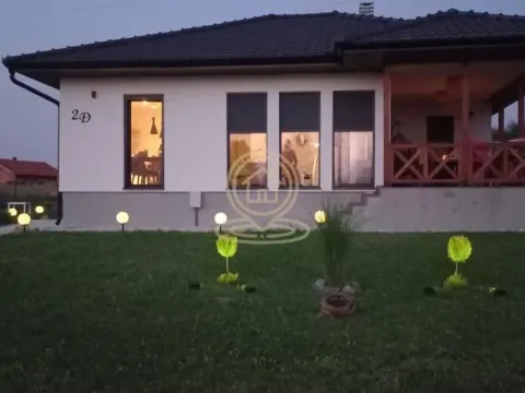 Kuća in Voždovac Sve Podlokacije