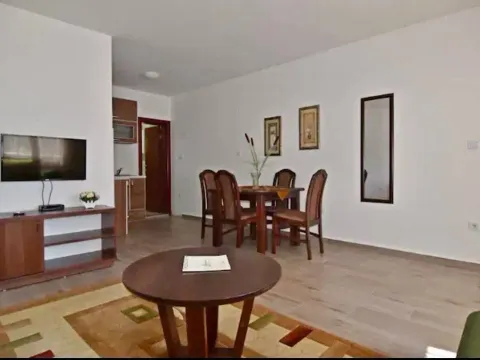 Izdavanje, jednosoban stan, 50m², Centar, Budva - image 3