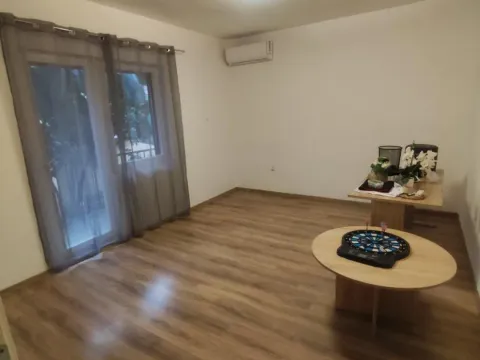 Izdavanje, dvosoban stan, 90m², Gorica C, Podgorica - image 12