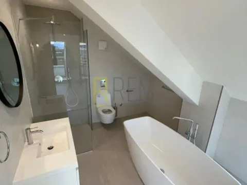 Prodaja, trosoban stan, 209m², Momišići, Podgorica - image 11