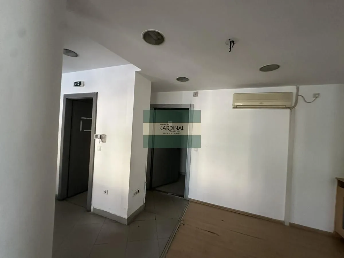Rent, office space, 200m², Centar, Kragujevac