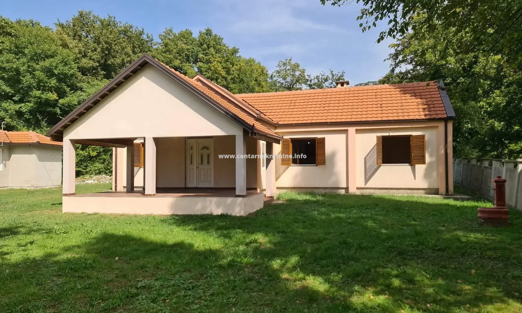 Prodaja, kuća, 110m², Stanjevića Rupa, Podgorica