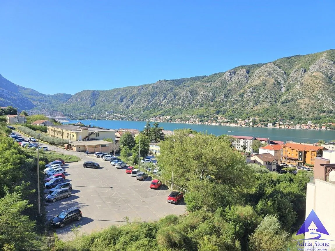 Prodaja, trosoban stan, 140m², Dobrota, Kotor