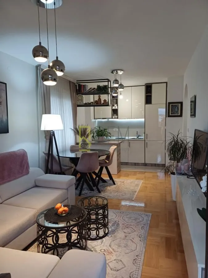 Prodaja, jednosoban stan, 50m², Stari Aerodrom, Podgorica
