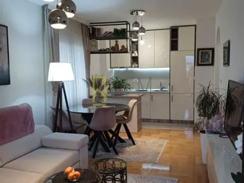 Prodaja, jednosoban stan, 50m², Stari Aerodrom, Podgorica - image 3