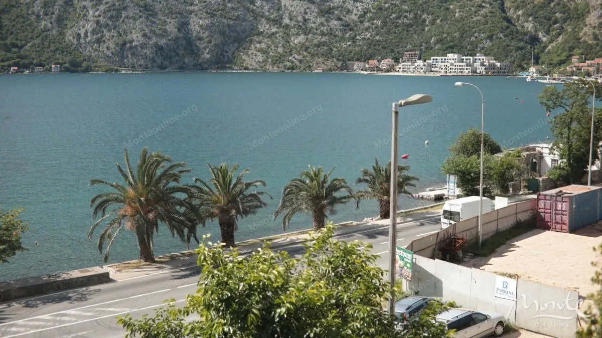 Prodaja, trosoban stan, 71m², Risan, Kotor