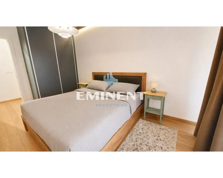 Izdavanje, trosoban stan, 81m², Novi Beograd Blok 65, Novi Beograd Sve Podlokacije