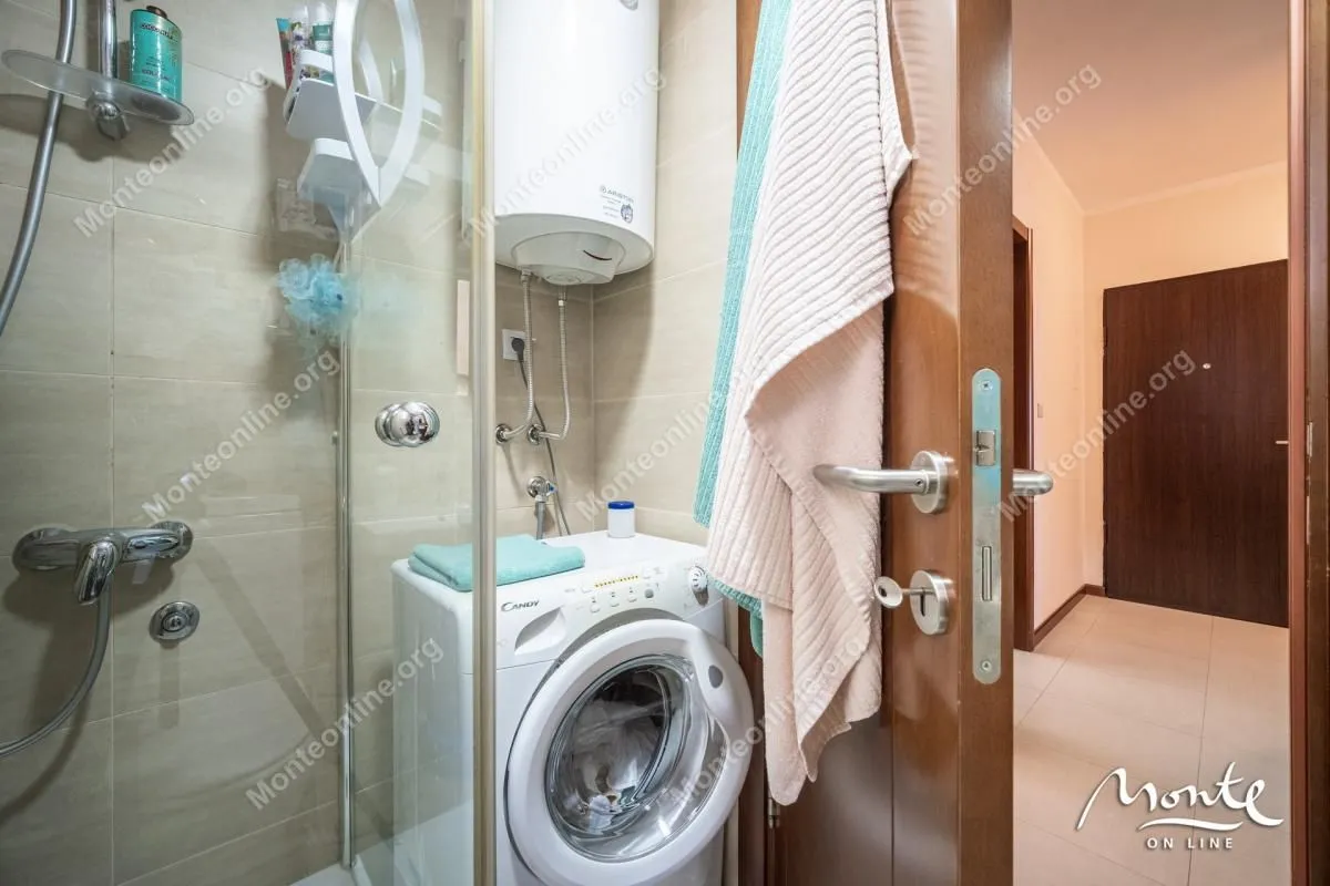 Prodaja, dvosoban stan, 81m², Dobrota, Kotor