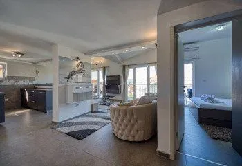 Izdavanje, trosoban stan, 120m², Seljanovo, Tivat - image 5