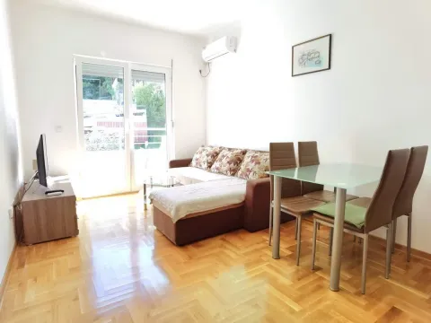Rent, one bedroom apartment, 41m², Budva, Crna Gora - image 2