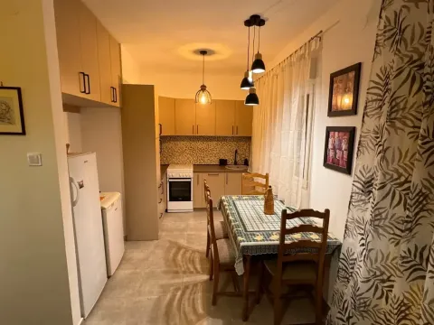 Izdavanje, stan, 87m², Tivat, Crna Gora