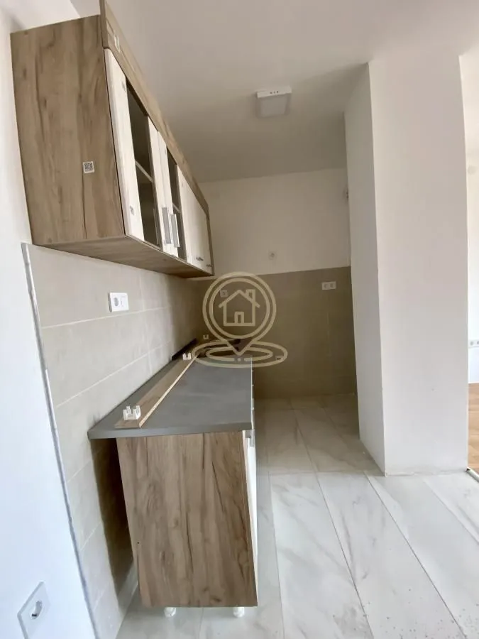 Prodaja, trosoban stan, 76m², Crveni Pevac, Niš
