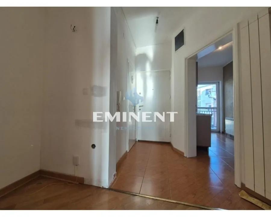 Izdavanje, trosoban stan, 110m², Kalenić Pijaca, Vračar Sve Podlokacije