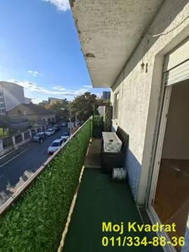 Long balcony overlooking the street. - image 17