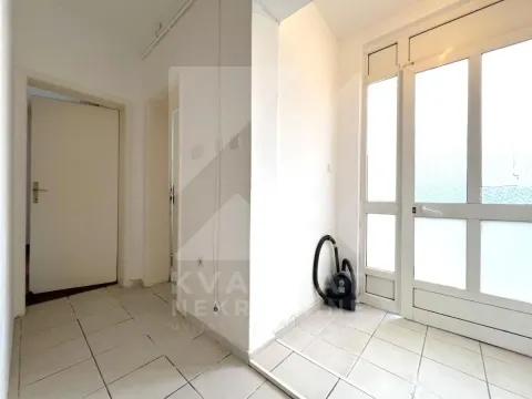 Izdavanje, jednosoban stan, 50m², Tološka šuma, Podgorica - image 6