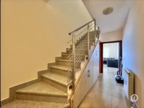 Izdavanje, trosoban stan, 130m², Igalo, Herceg Novi - image 13