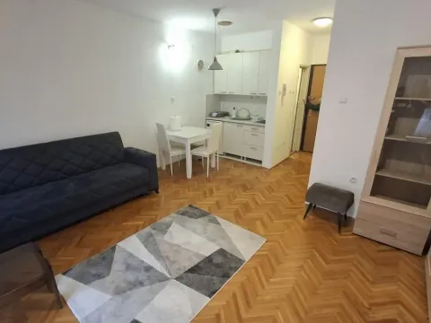Izdavanje, garsonjera, 26m², Grbavica, Novi Sad Sve Podlokacije - image 4