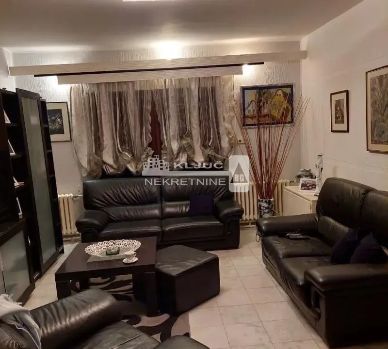 Prodaja, kuća, 201m², Aleksa Šantić, Sombor