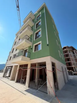 Pogled na spoljašnjost stambene zgrade u izgradnji. - image 2