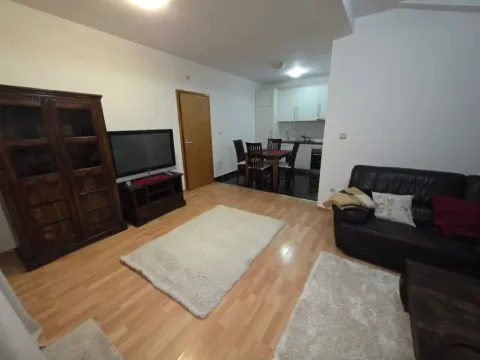 Izdavanje, dvosoban stan, 75m², Zagorič, Podgorica - image 12