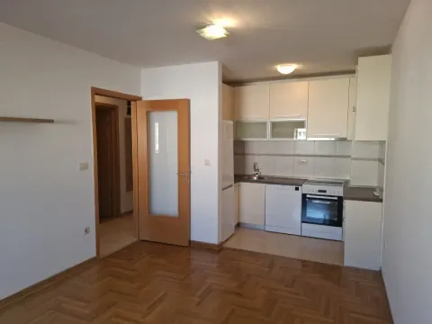 Rent, one bedroom apartment, 45m², Stari Aerodrom, Podgorica - image 1