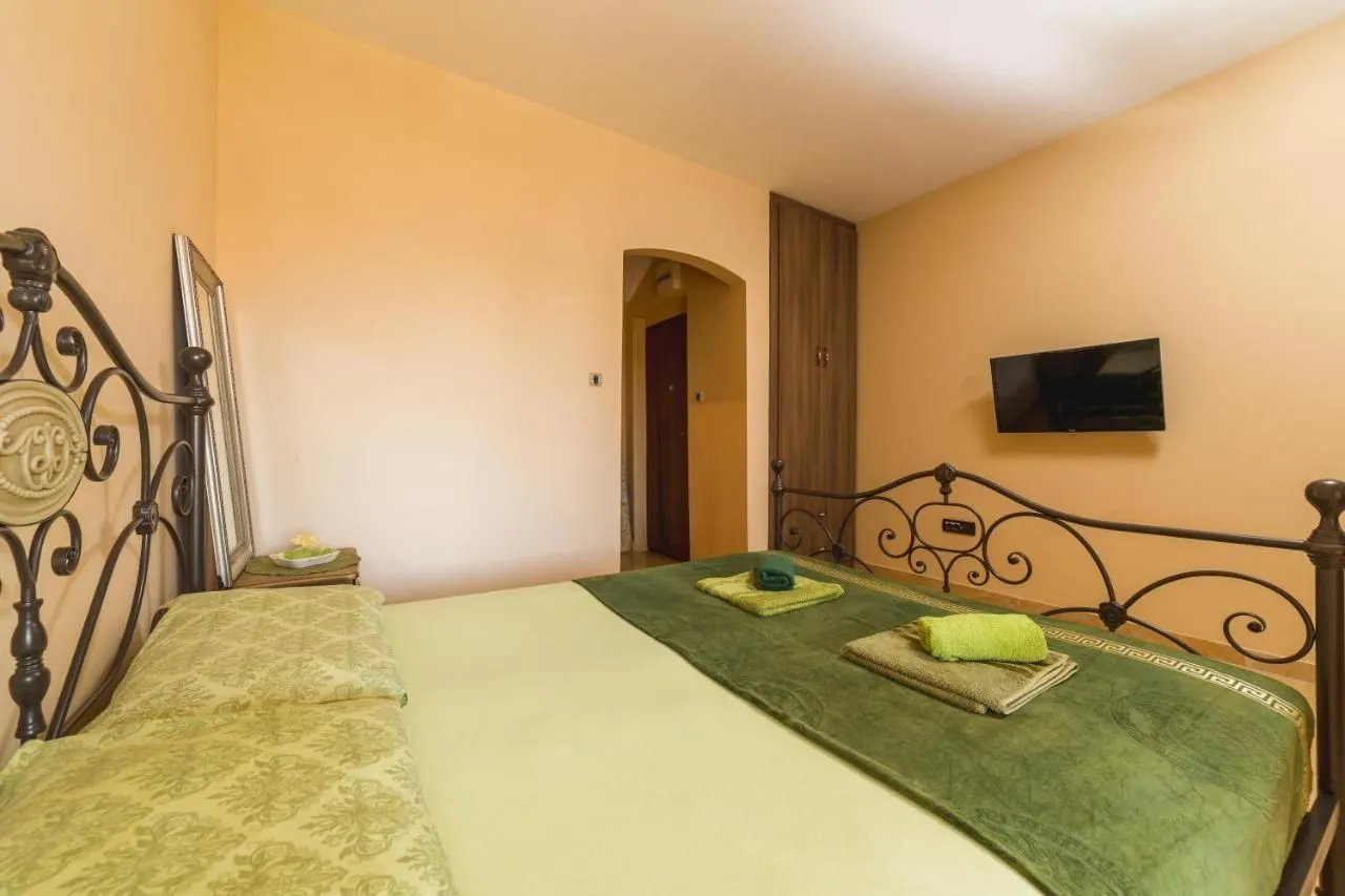 Izdavanje, kuća, 300m², Dubovica, Budva