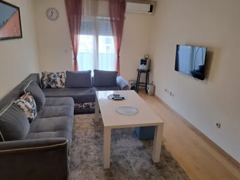 Izdavanje, garsonjera, 34m², City Kvart, Podgorica - image 1