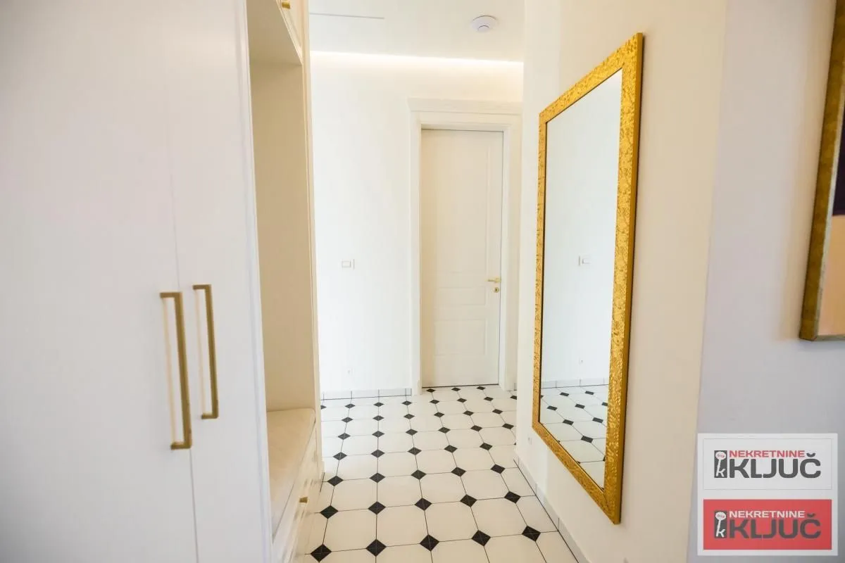 Izdavanje, četvorosoban stan, 135m², Tatarsko brdo, Petrovaradin