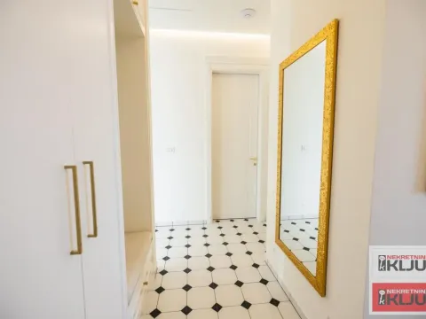 Izdavanje, četvorosoban stan, 135m², Tatarsko brdo, Petrovaradin - image 25