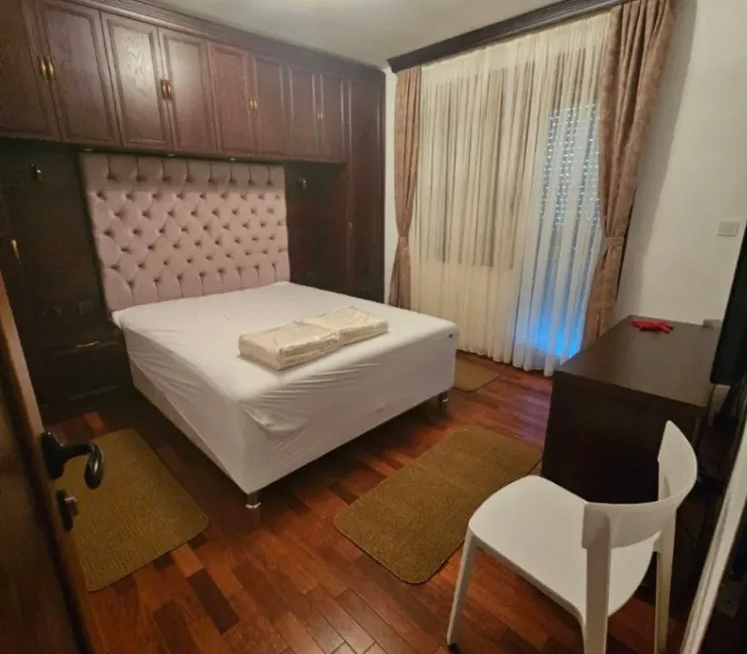 Izdavanje, dvosoban stan, 40m², Tivat, Crna Gora