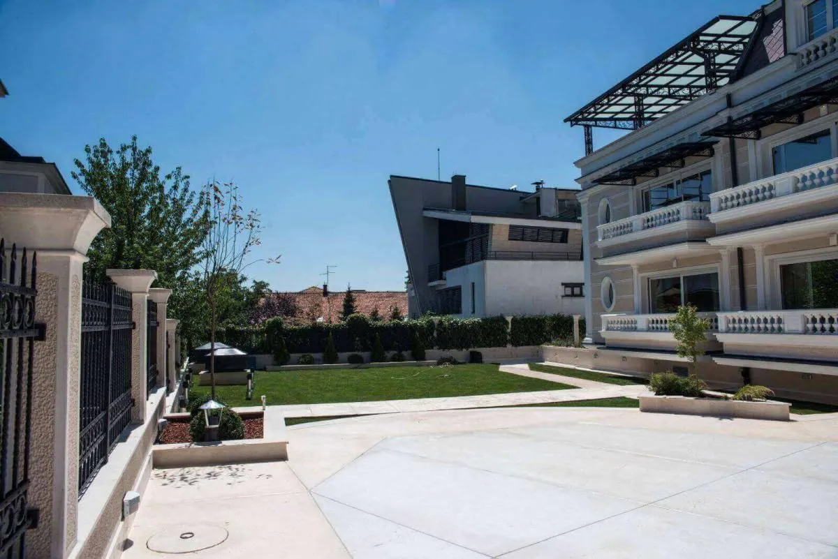 Izdavanje, kuća, 1400m², Savski Venac, Beograd