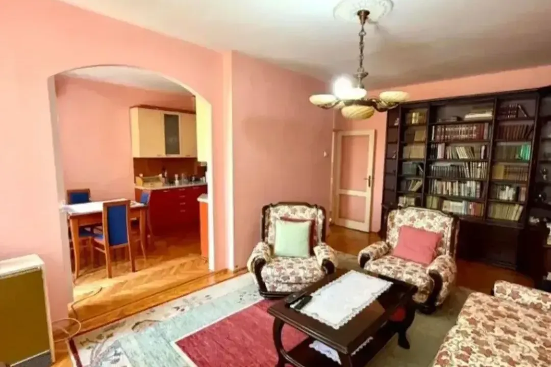 Prodaja, trosoban stan, 100m², Pejton, Podgorica