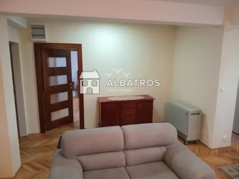 Izdavanje, trosoban stan, 80m², Centar, Bar - image 2