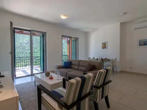 Sale, apartment, 91m², Morinj, Kotor - image 15