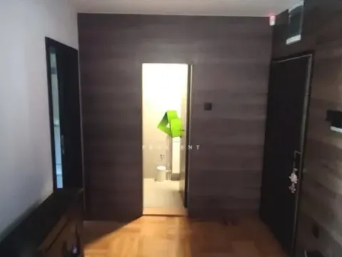 Izdavanje, kuća, 400m², Pantelej, Niš - image 14