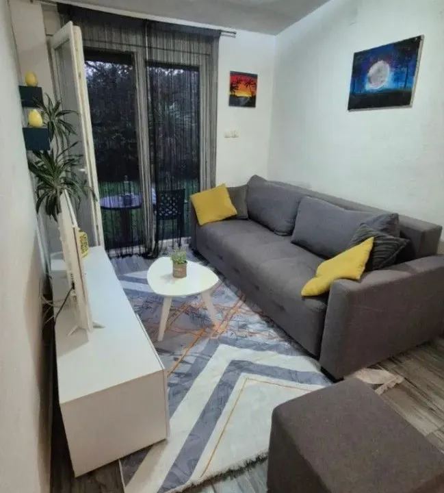 Izdavanje, jednosoban stan, 30m², Kalimanj, Tivat