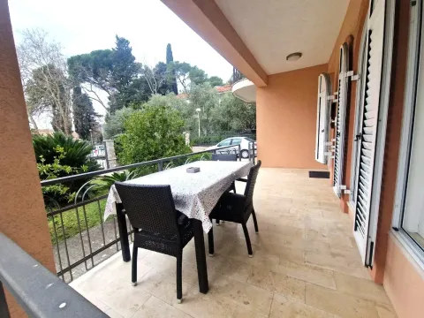 Izdavanje, stan, 144m², Tivat, Crna Gora - image 1