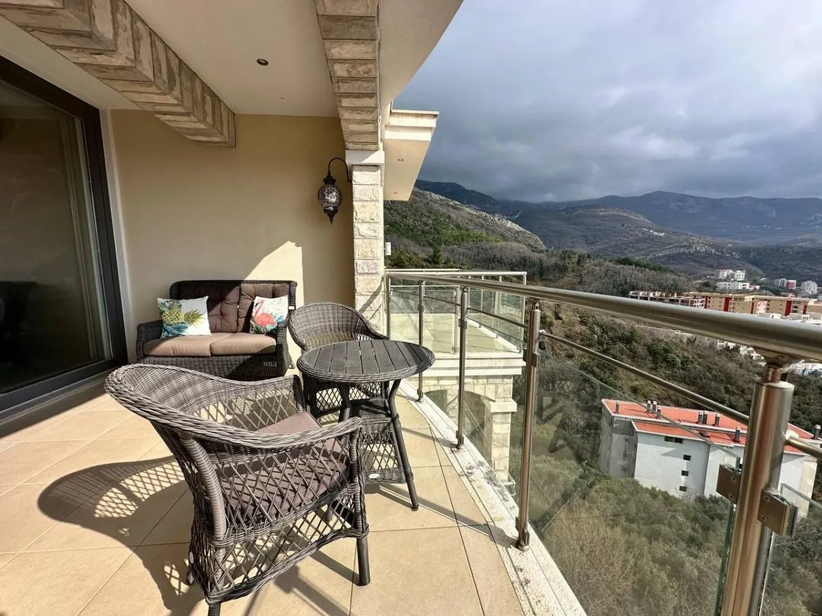 Sale, two bedroom apartment, 131m², Bečići, Budva
